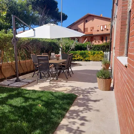 Casa Del Sole Apartments Con Giardino Marina Di Pisa Exterior photo