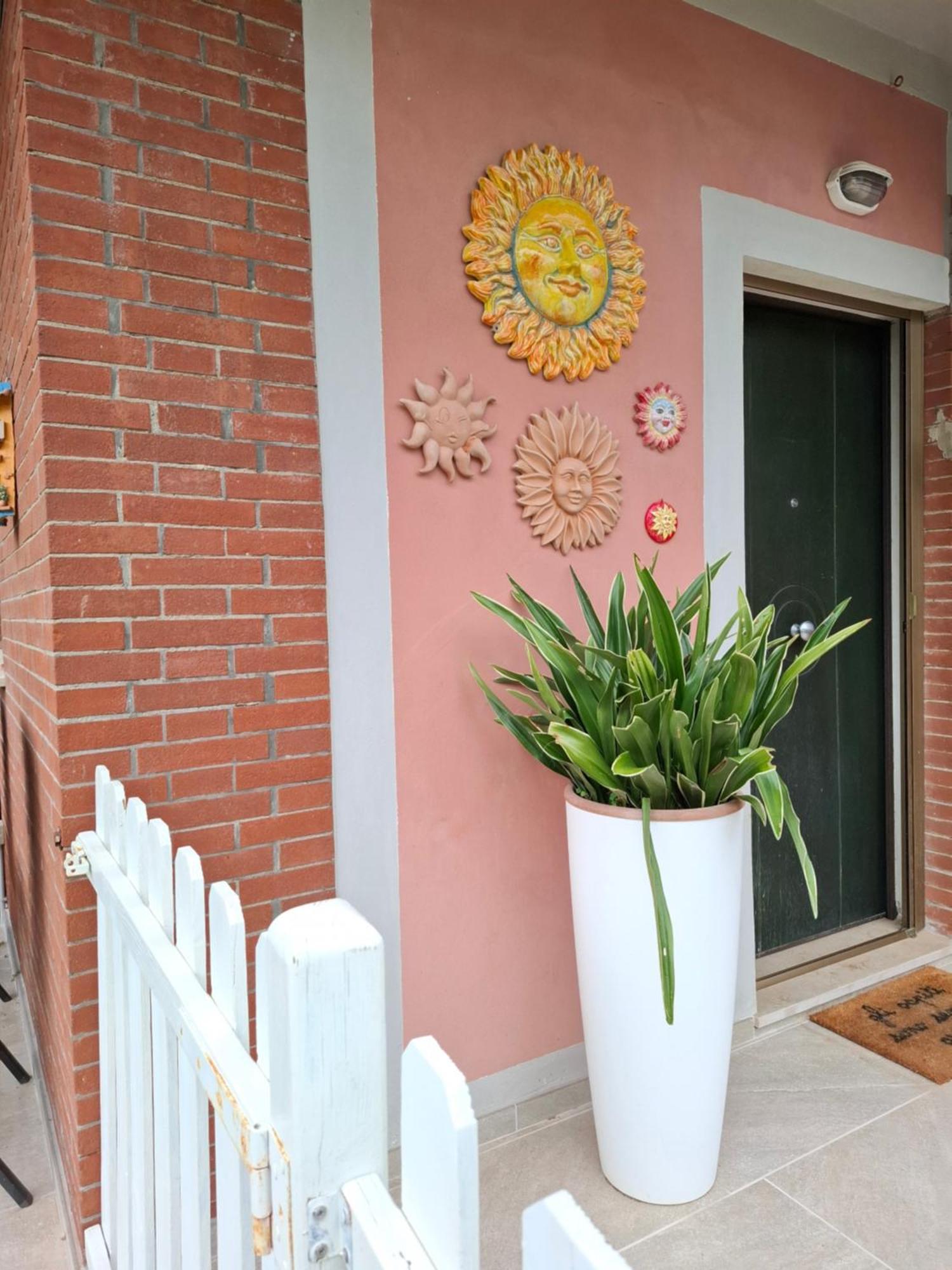 Casa Del Sole Con Giardino *